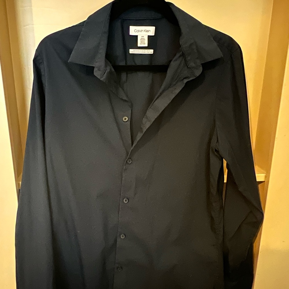 Men’s medium slim fit button down from Calvin Klein.